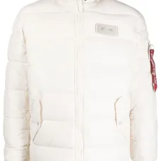 Пуховик с нашивкой-логотипом