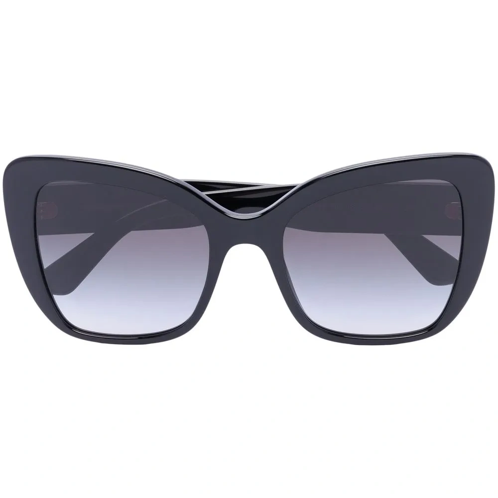 Солнцезащитные очки в массивной оправе