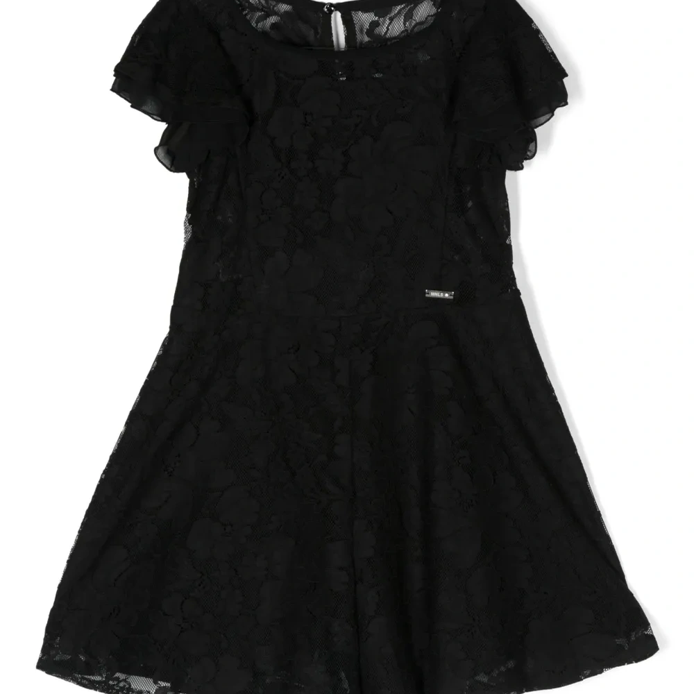 Платье с короткими рукавами Платье с короткими рукавами