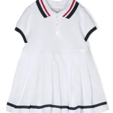 Платье с воротником поло и полосками Платье с воротником поло и полосками