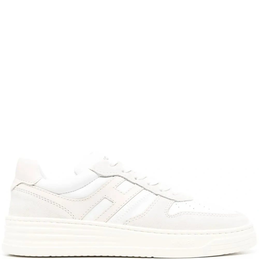 Кроссовки на шнуровке