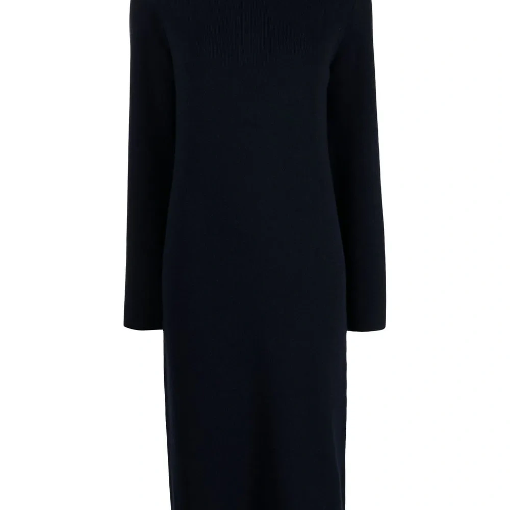 Платье в рубчик с высоким воротником