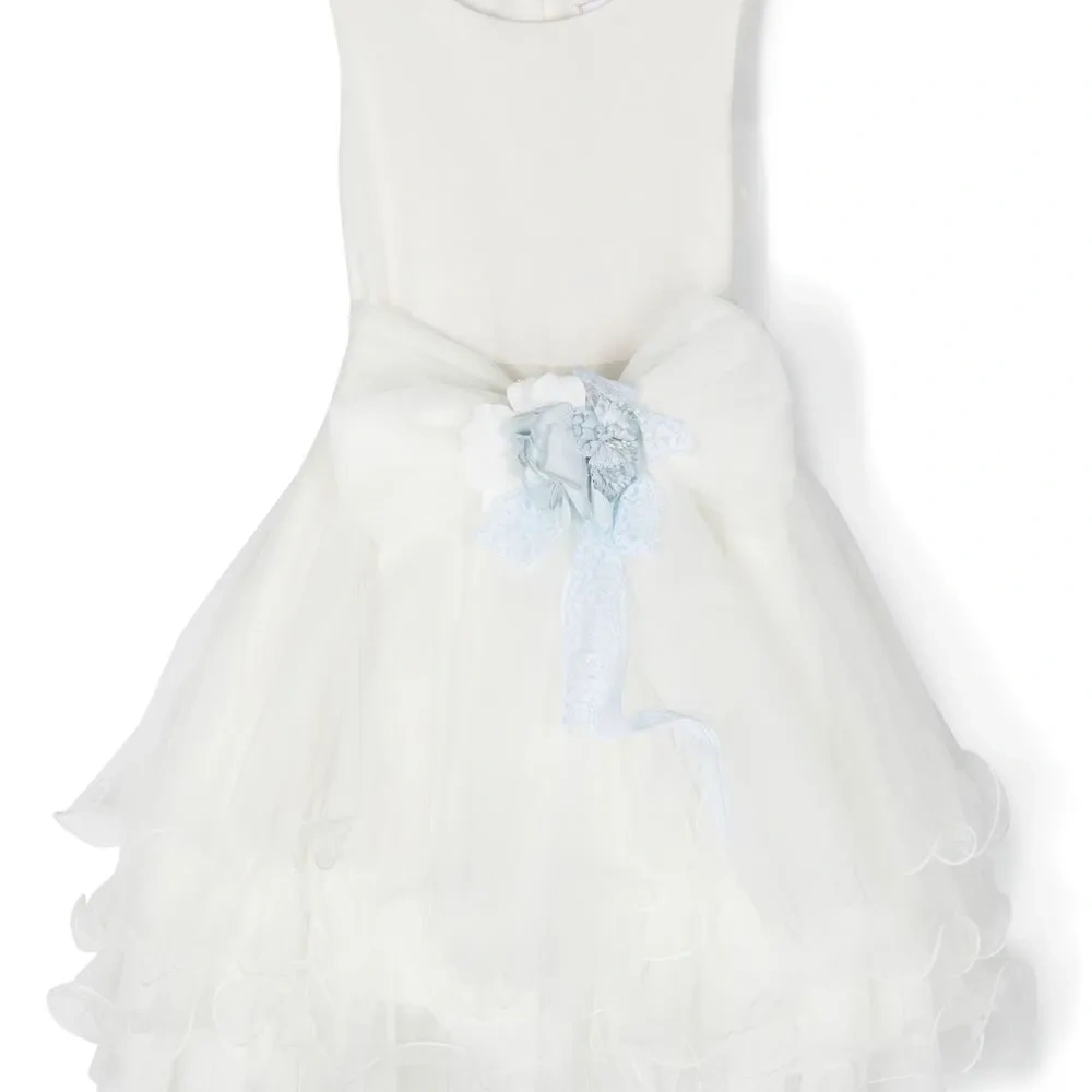 Ярусное платье с цветочной аппликацией