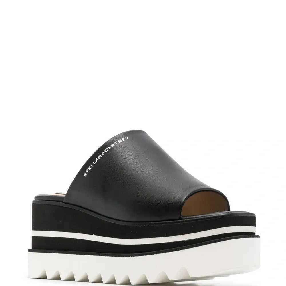 Сандалии на платформе