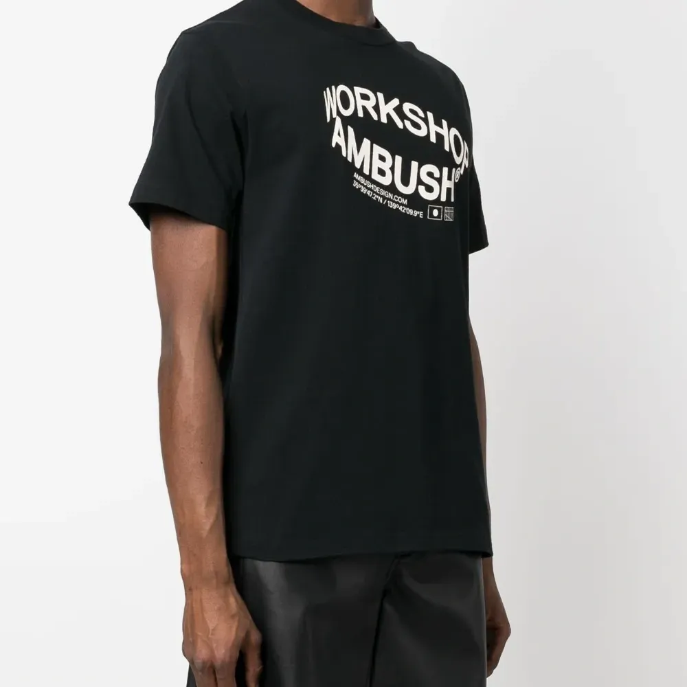 Футболка с логотипом Футболка с логотипом