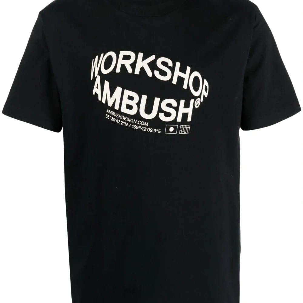 Футболка с логотипом