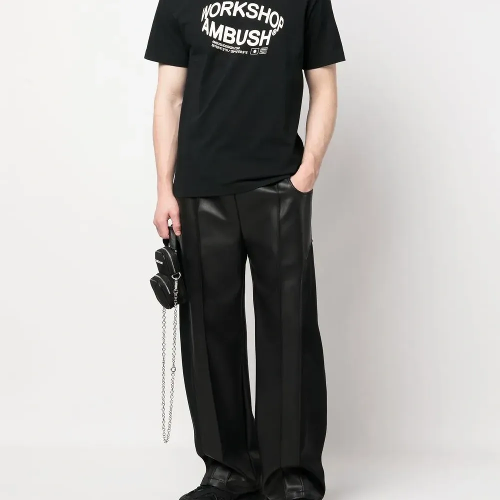 Футболка Revolve с логотипом