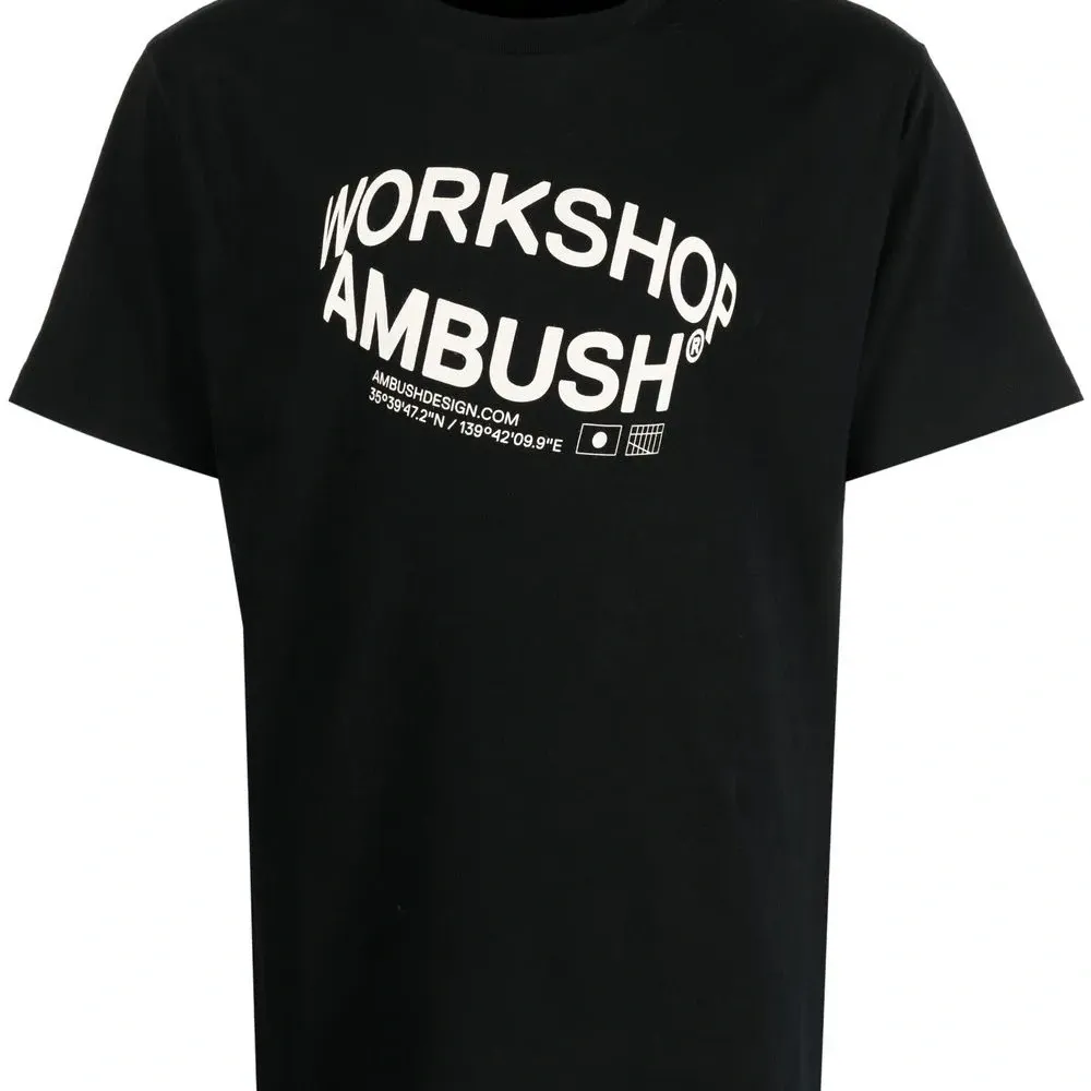 Футболка Revolve с логотипом