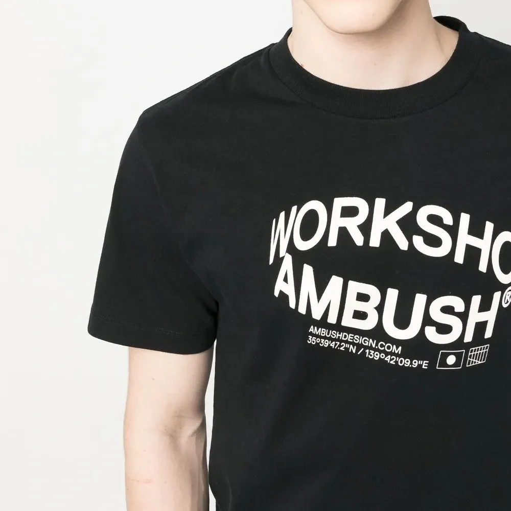 Футболка Revolve с логотипом