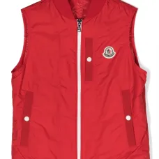 Жилет на молнии с нашивкой-логотипом