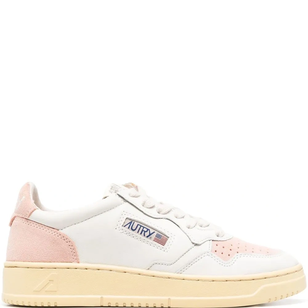 Кроссовки с перфорацией