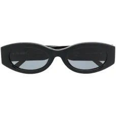 Солнцезащитные очки в круглой оправе