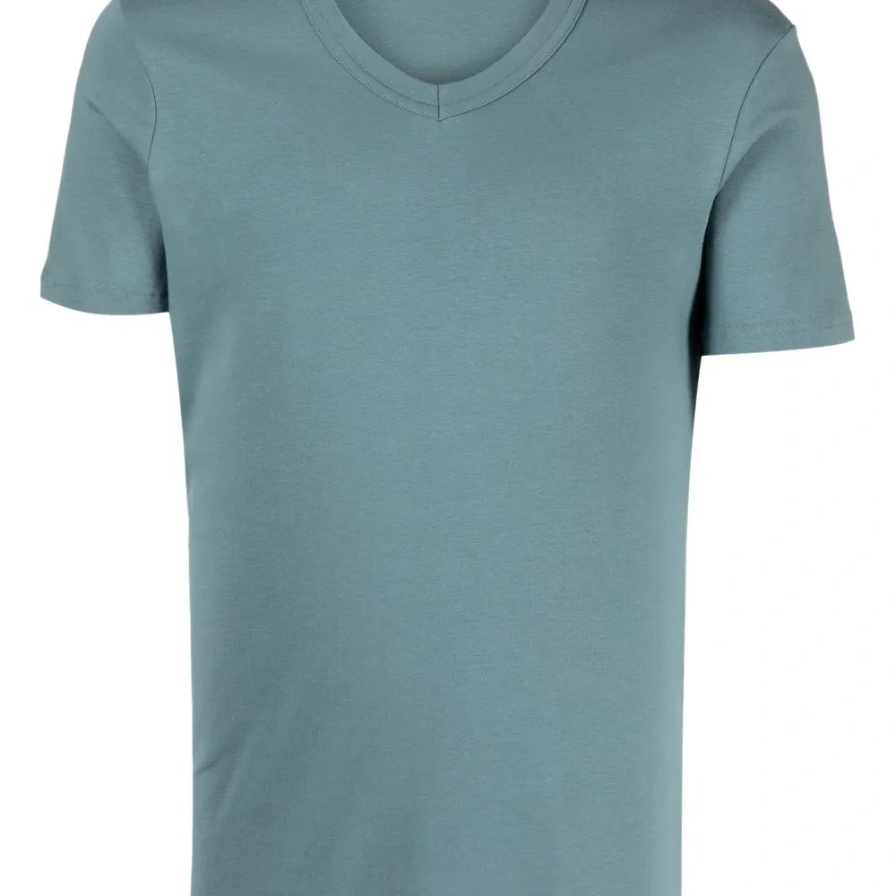 Футболка с V-образным вырезом