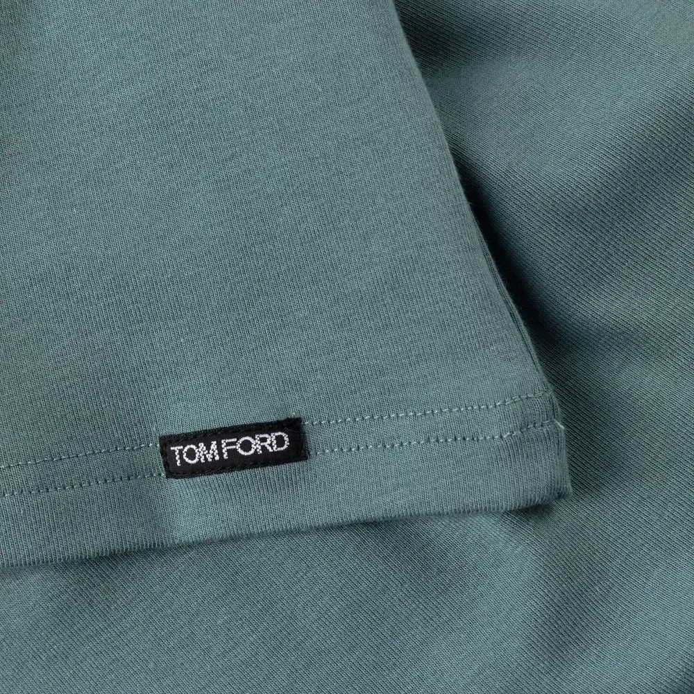 Футболка с V-образным вырезом