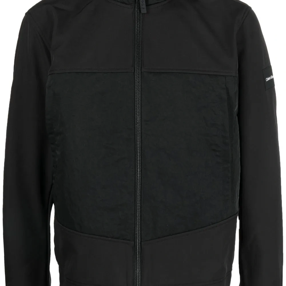 Куртка с капюшоном и жатым эффектом