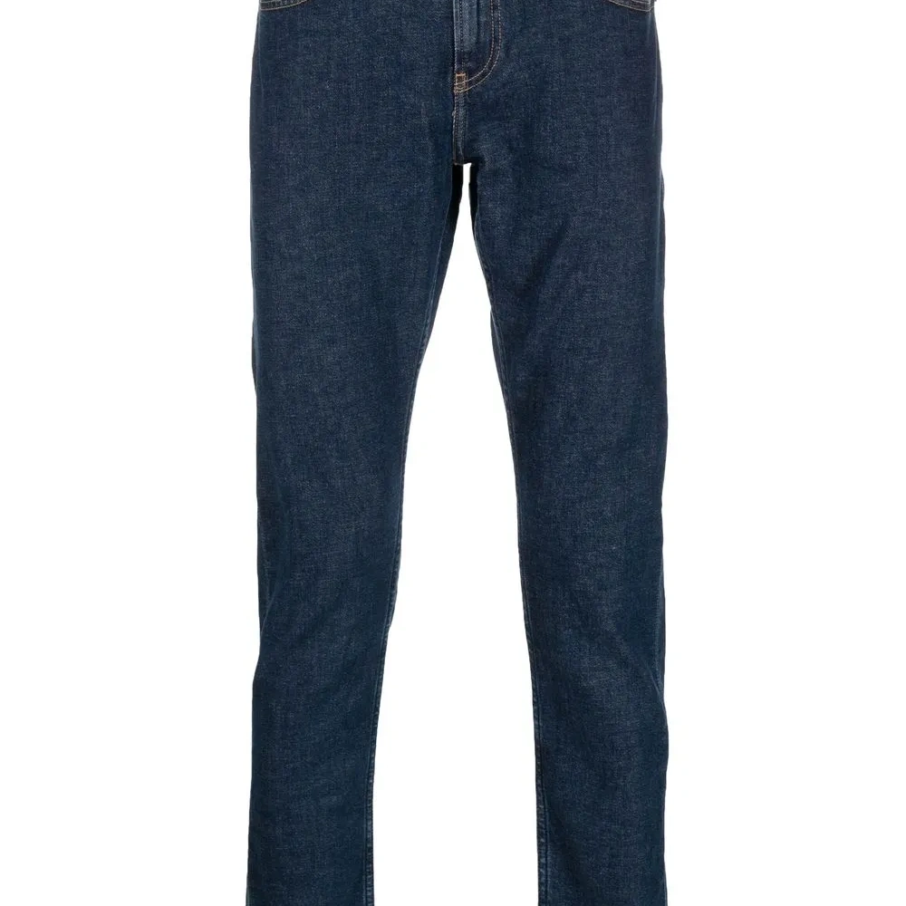 Узкие джинсы средней посадки