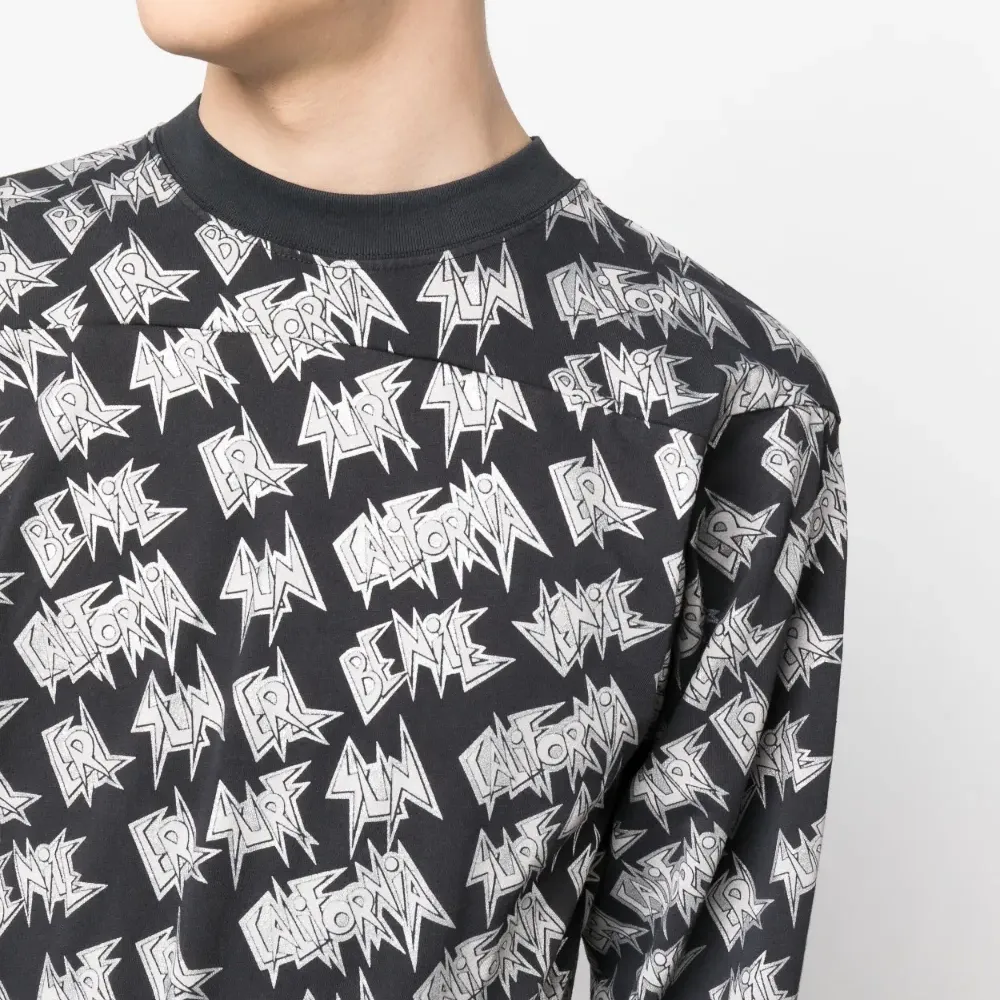 Футболка с длинными рукавами и логотипом