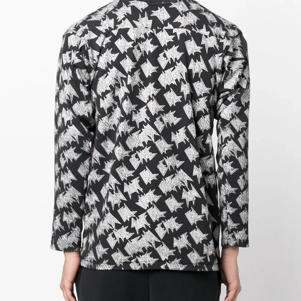 Футболка с длинными рукавами и логотипом