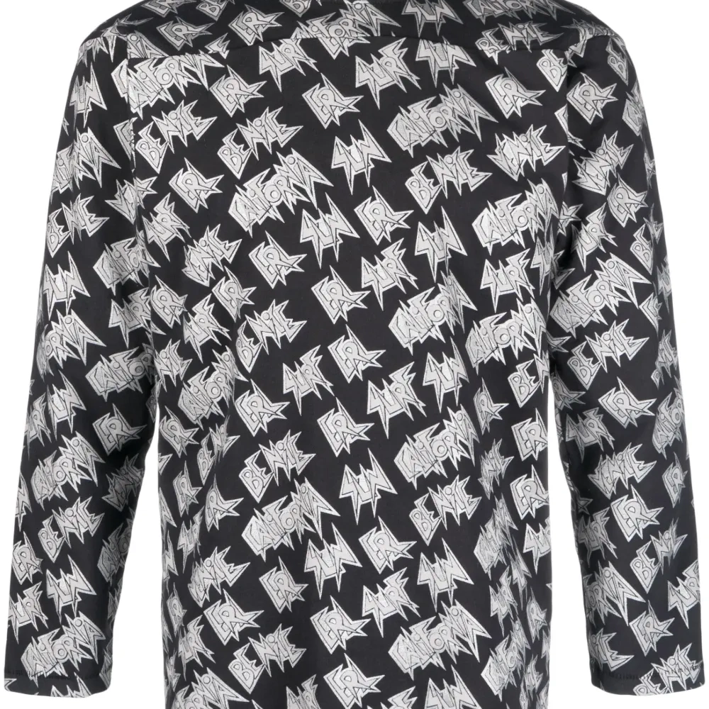 Футболка с длинными рукавами и логотипом