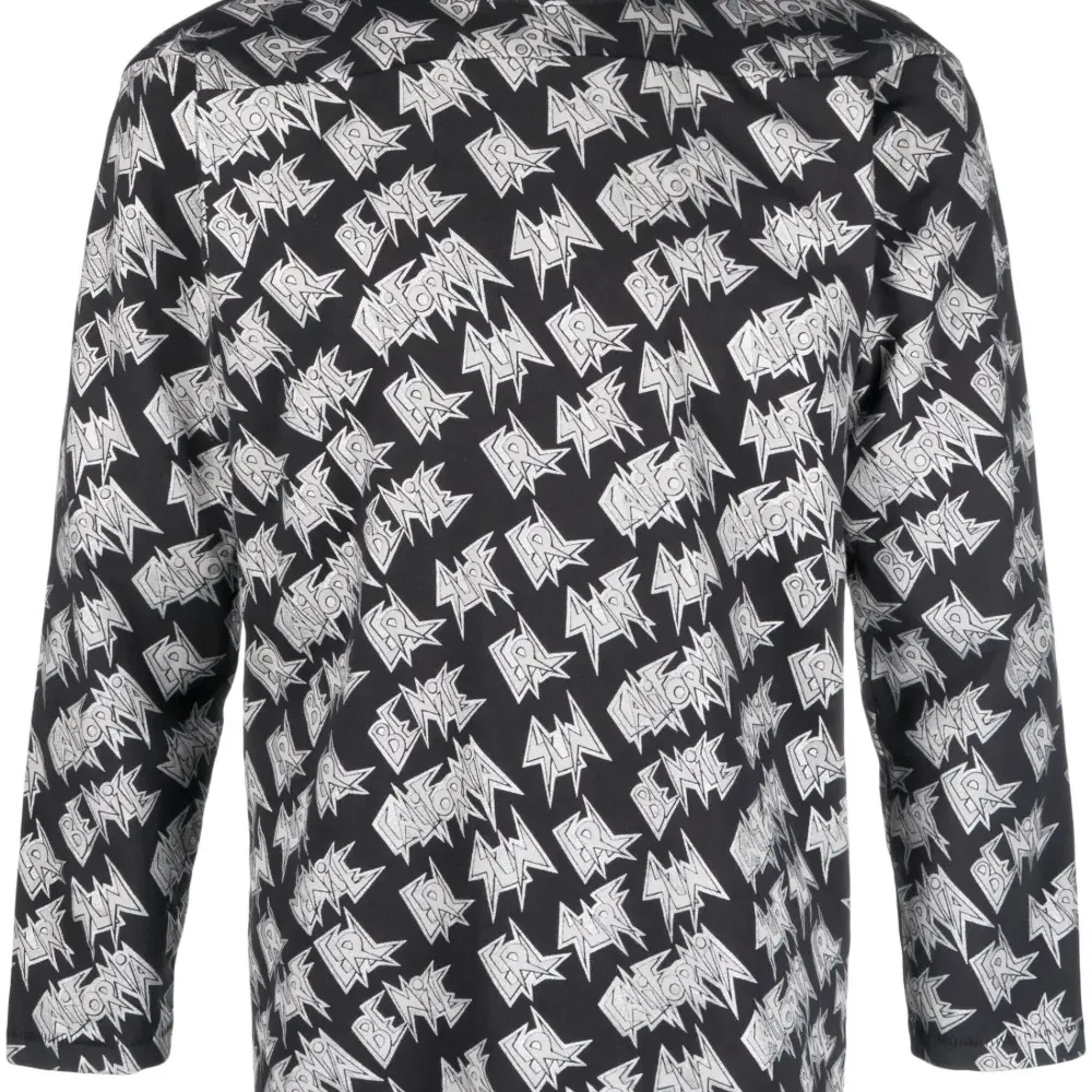 Футболка с длинными рукавами и логотипом