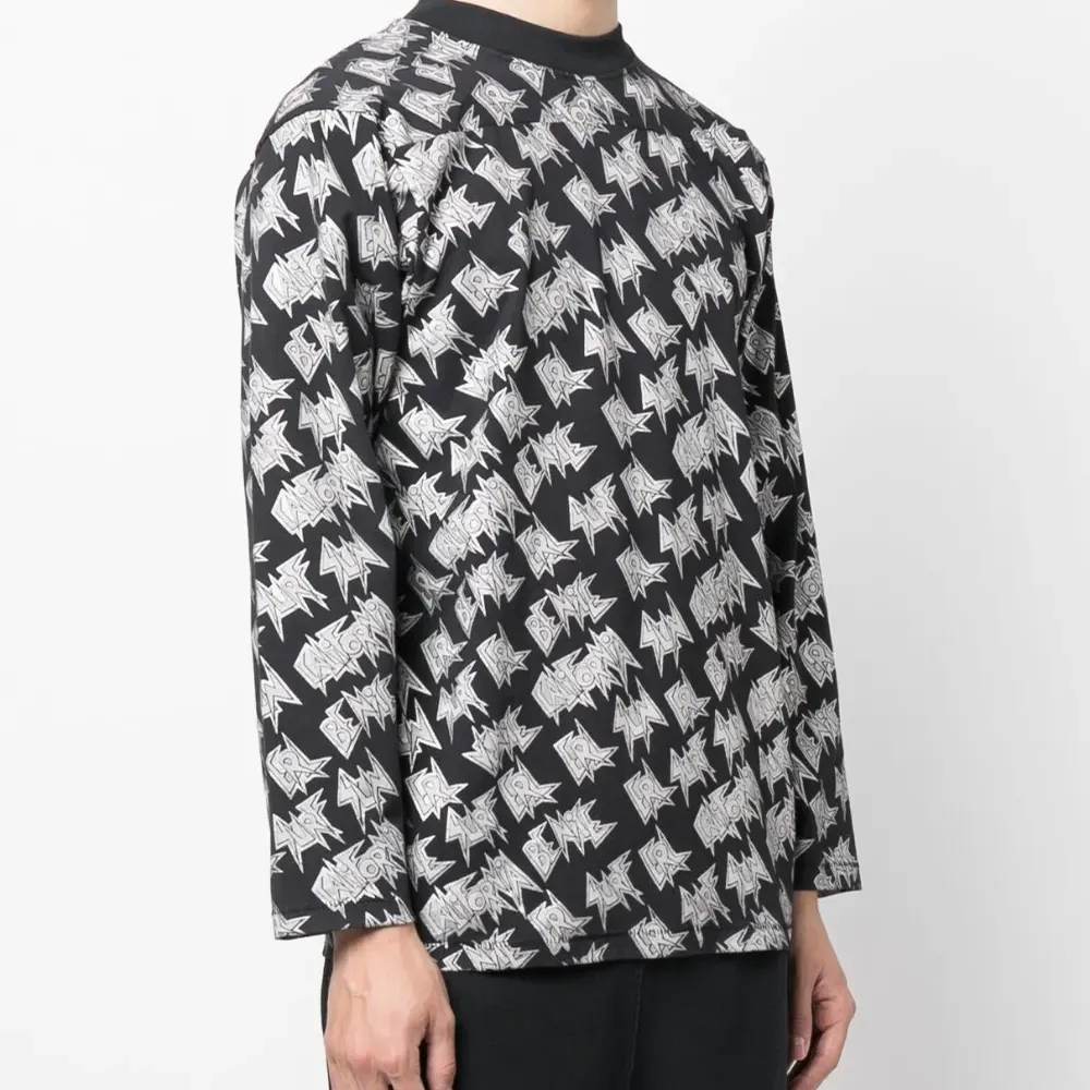 Футболка с длинными рукавами и логотипом