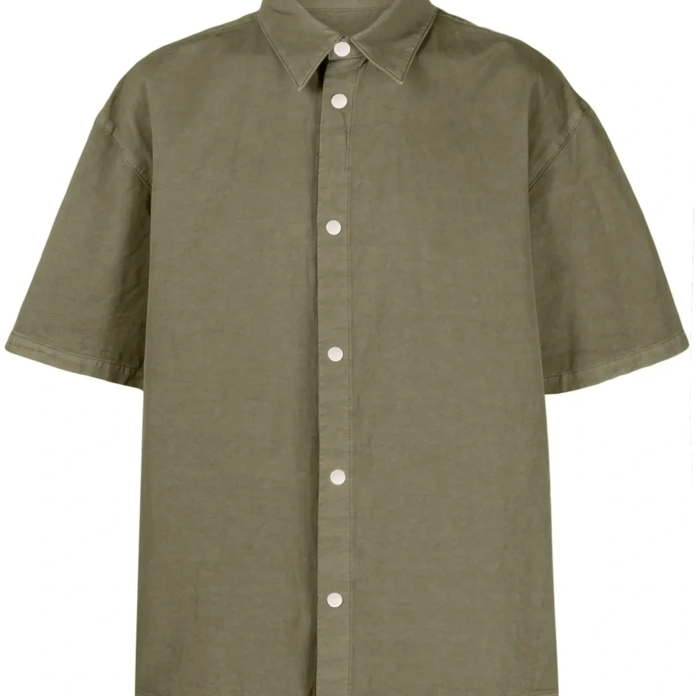 Рубашка с короткими рукавами и нашивкой-логотипом