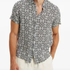 Рубашка с узором и короткими рукавами