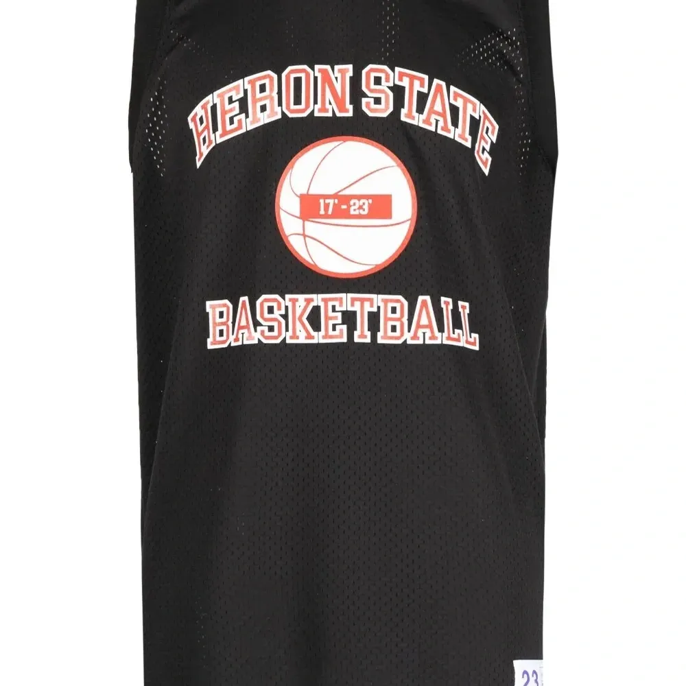 Топ с графичным принтом