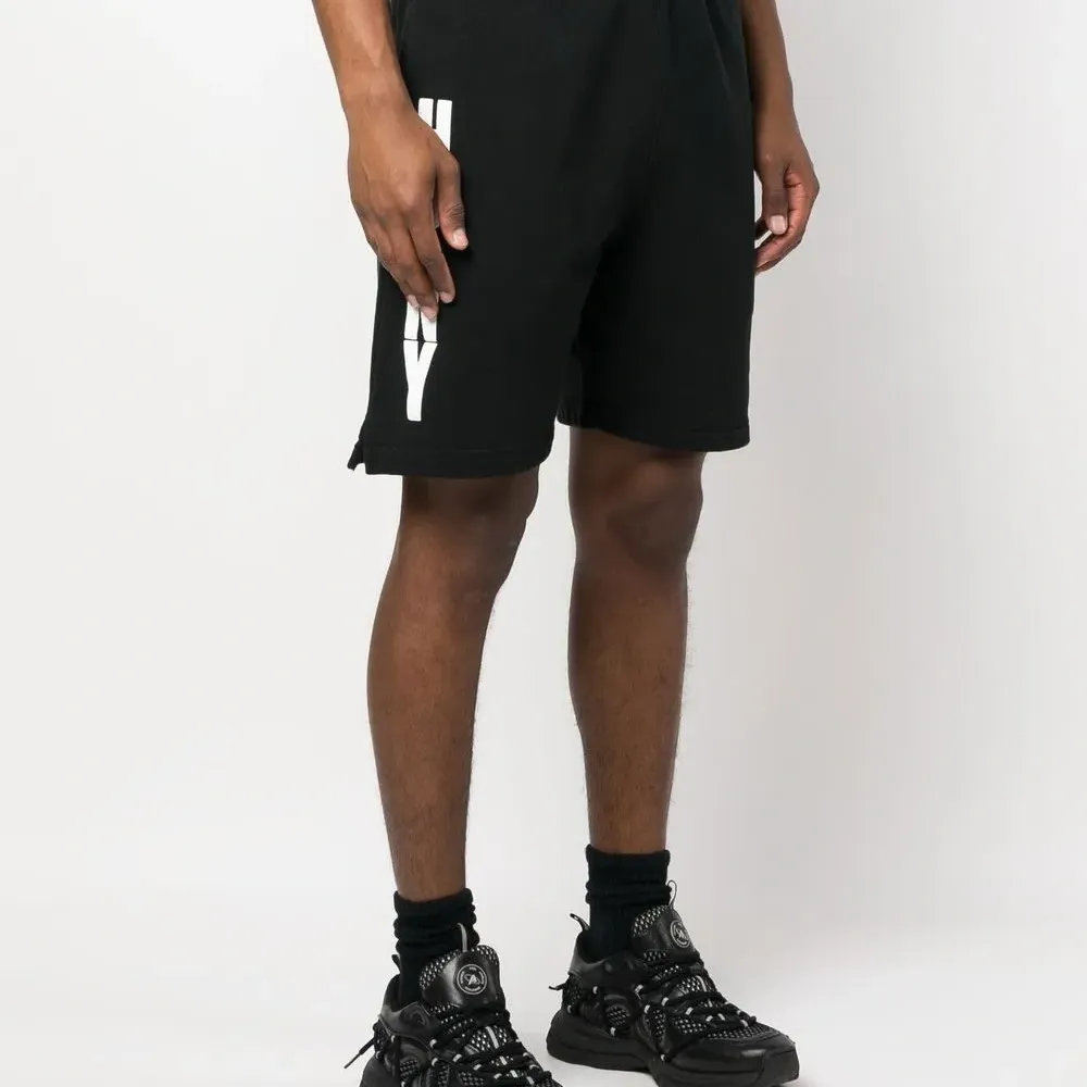 Спортивные шорты с логотипом