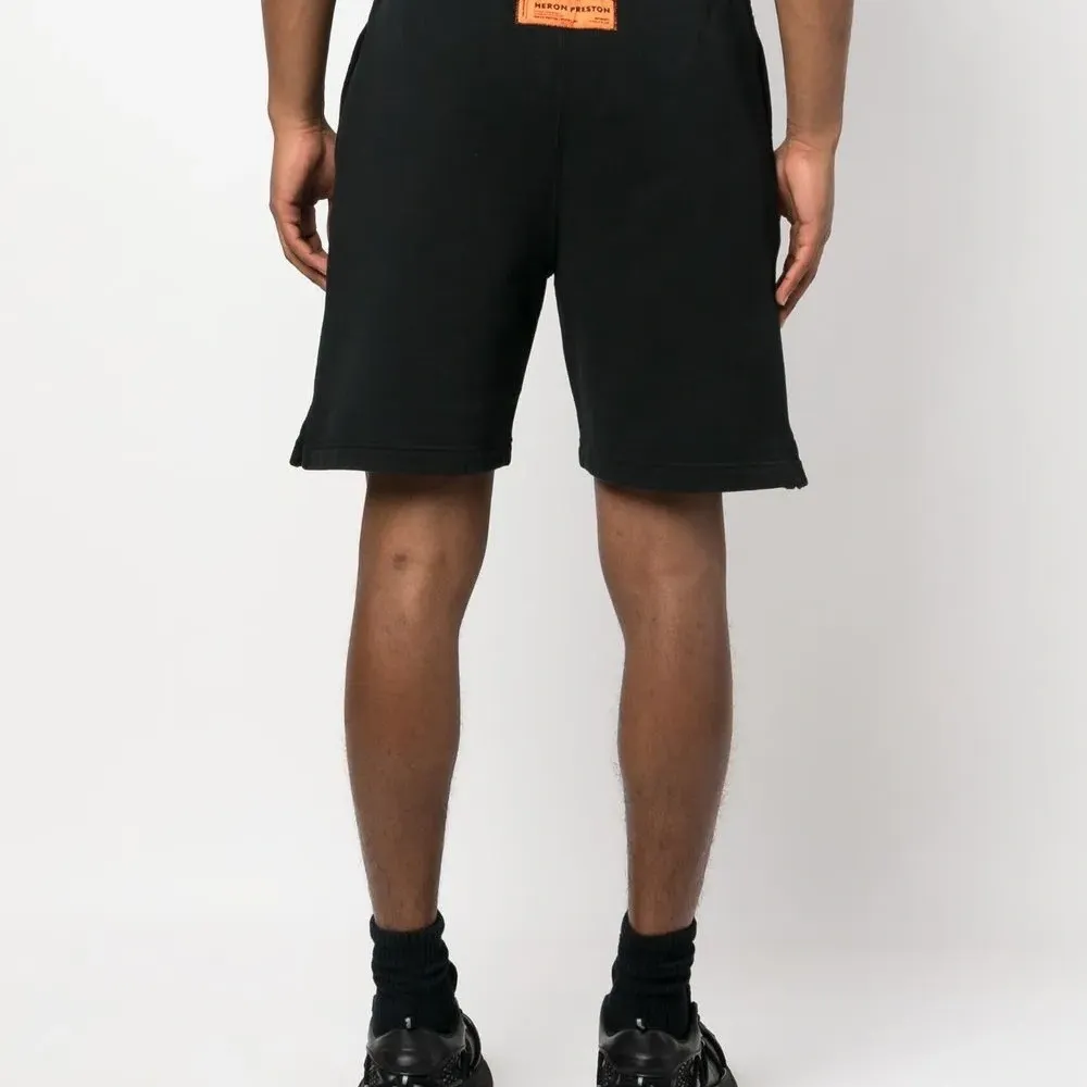 Спортивные шорты с логотипом