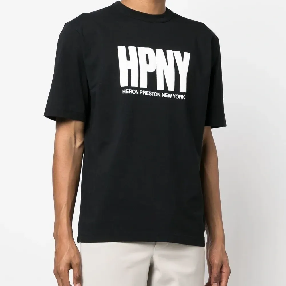 Футболка с логотипом