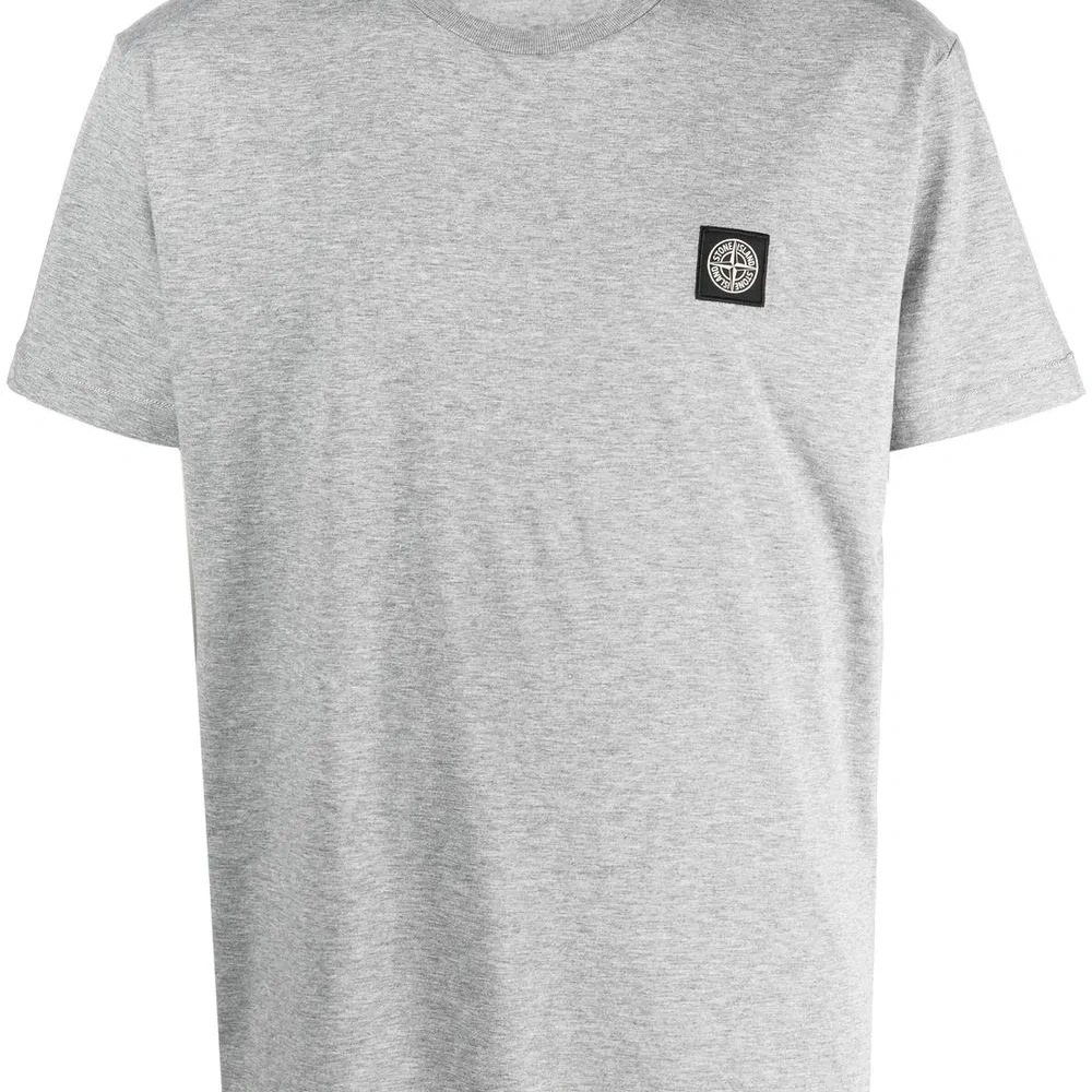 Футболка с нашивкой-логотипом