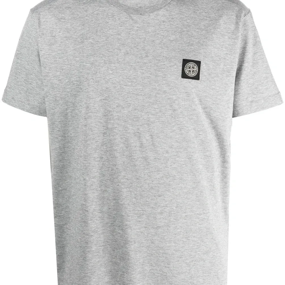 Футболка с нашивкой-логотипом