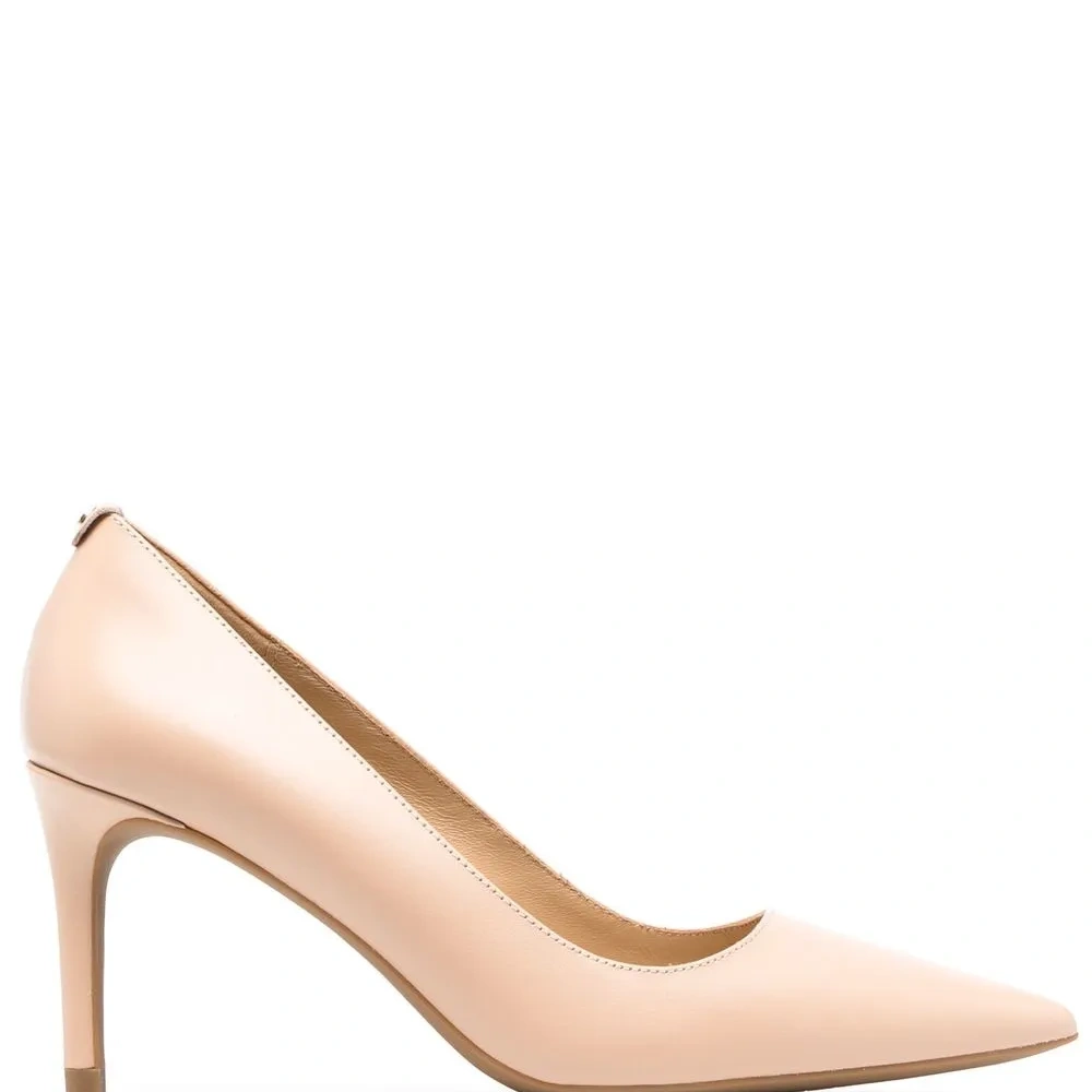 Туфли-лодочки с заостренным носком