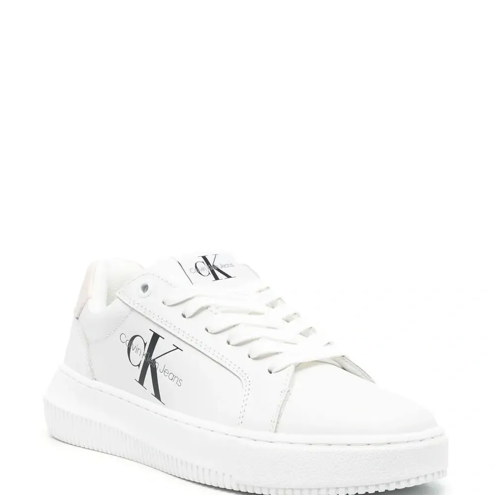 Кроссовки с логотипом