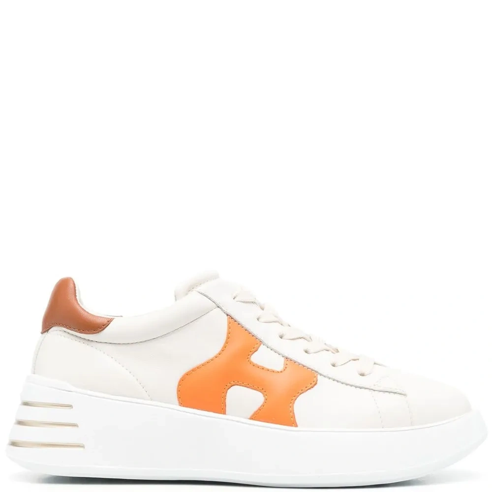 Кроссовки с нашивкой-логотипом