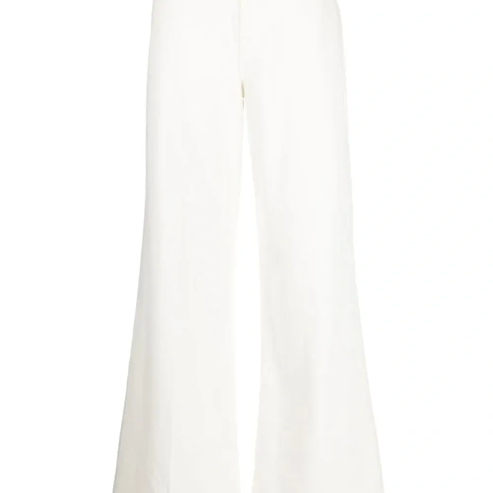 Расклешенные брюки строгого кроя