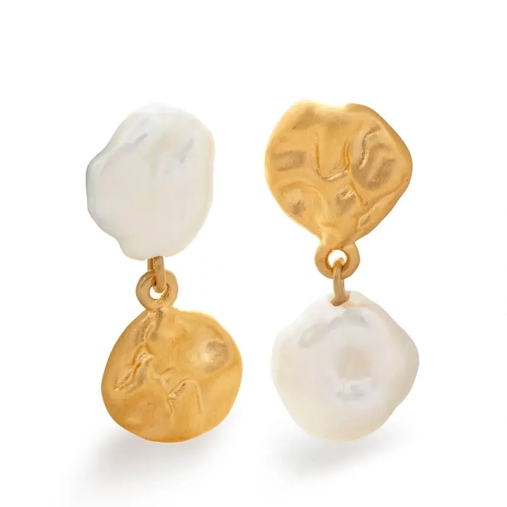 Серьги-гвоздики Keshi из коллаборации с Mother of Pearl