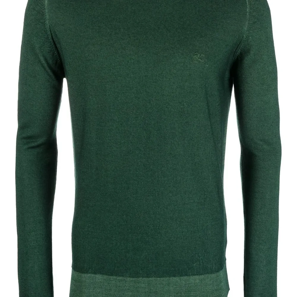 Джемпер с вышитым логотипом Джемпер с вышитым логотипом