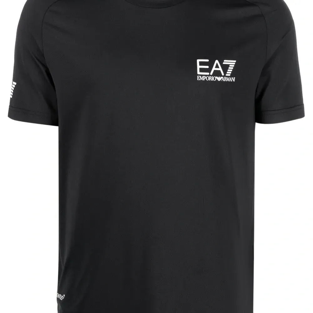 Футболка с логотипом