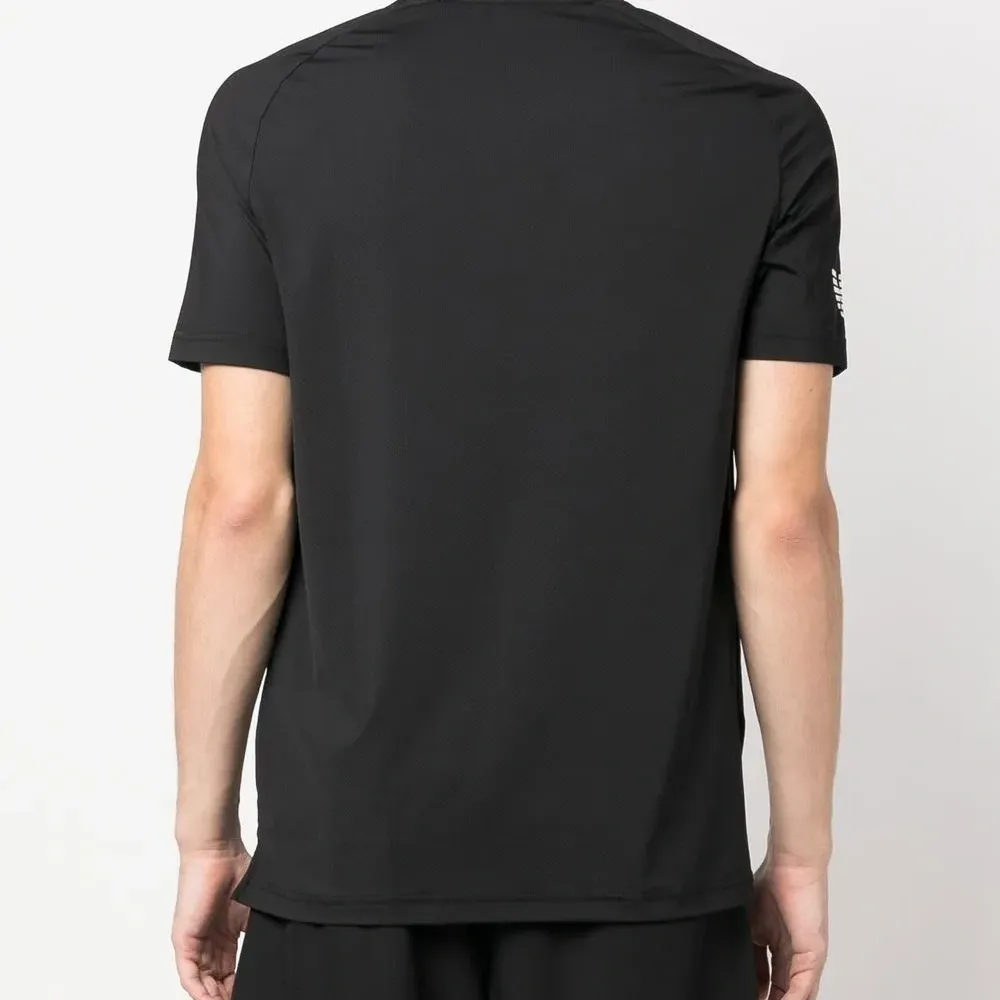 Футболка с логотипом