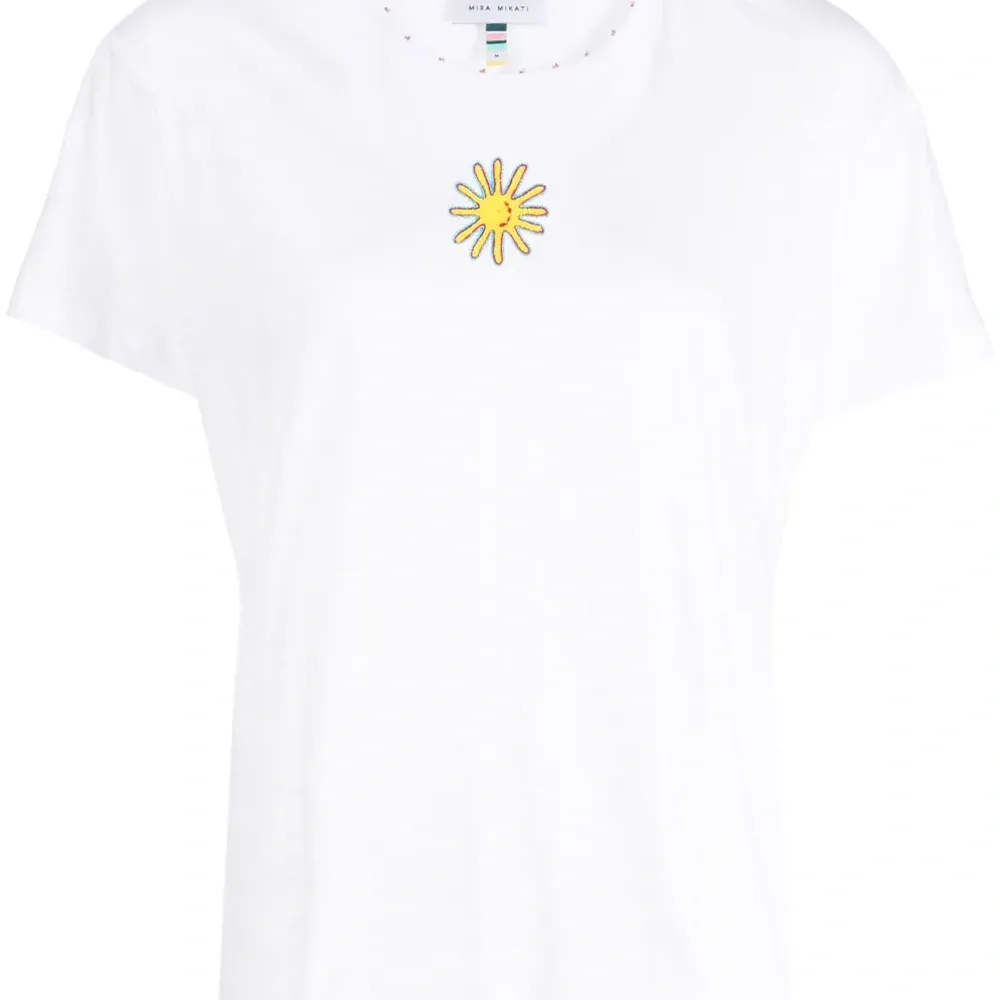 Футболка с вышивкой