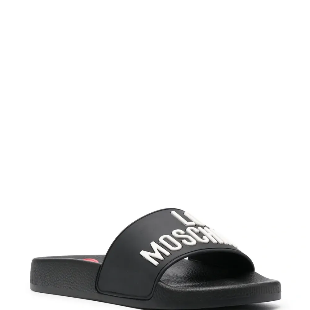 Шлепанцы с 3D логотипом