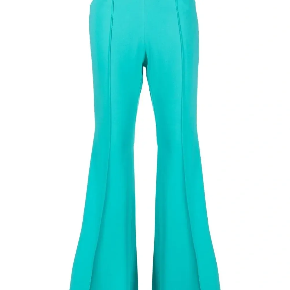 Расклешенные брюки с вырезами