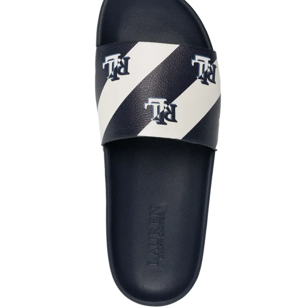 Шлепанцы Audrina с логотипом