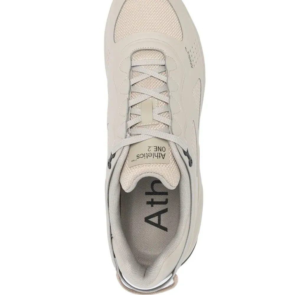 кроссовки на шнуровке