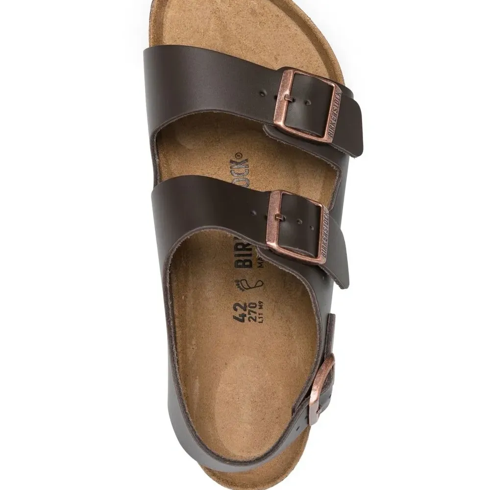 Сандалии с пряжками