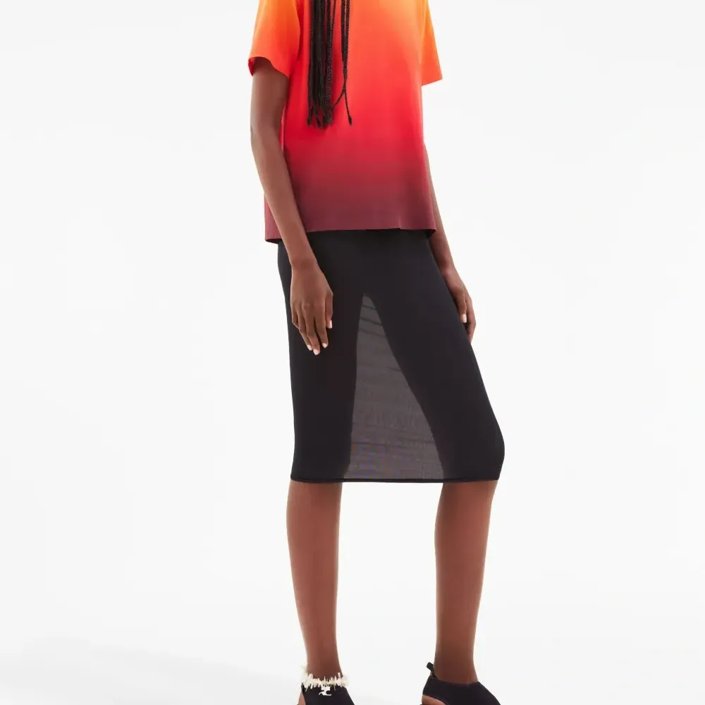 Футболка с эффектом градиента и вышитым логотипом