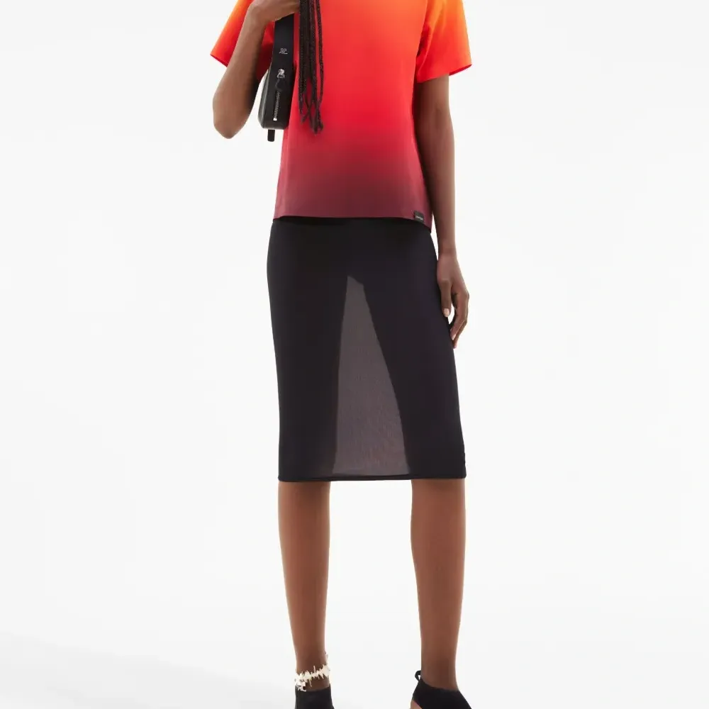 Футболка с эффектом градиента и вышитым логотипом