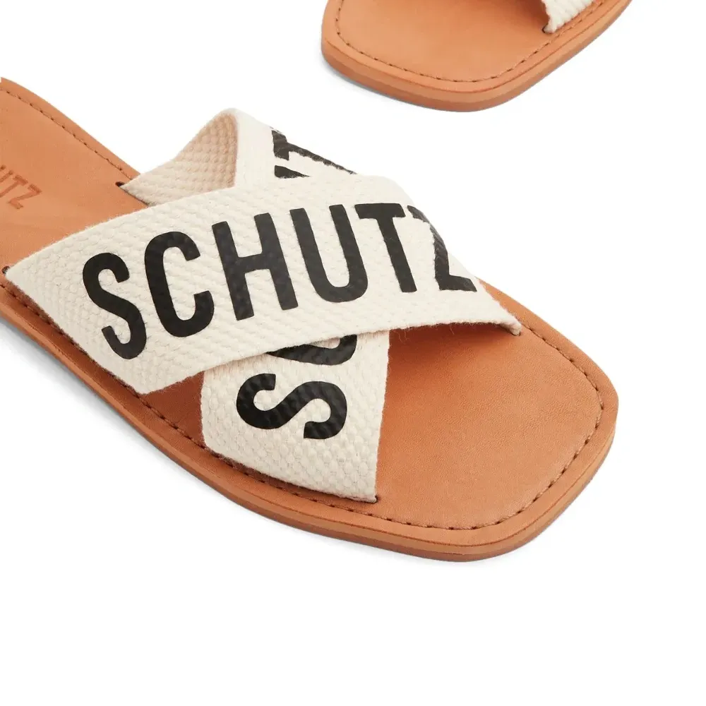 Шлепанцы с логотипом